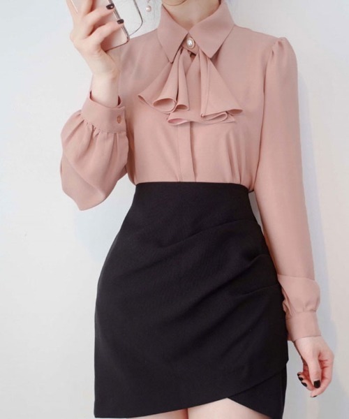 VIVID LADY(ビビッドレディー)の「ボタン付きリボンタイブラウス(シャツ/ブラウス・レディース・バイオレット/ピンク/アイボリー/ブラック・FREE)」の9枚目の写真