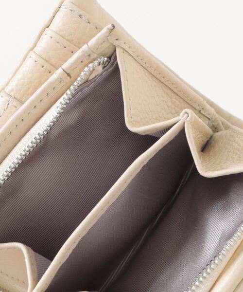 Beau're（ヴュレ）の「【BEAURE】カウレザー タッセル付き二つ折り財布 B-21121（財布・レディース・ホワイト/グリーン/ゴールド/ベージュ/イエロー/ブラック/シルバー・FREE）」の22枚目の写真