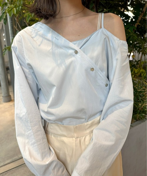 Olu.（オルドット）の「アシンメトリーショルダーブラウス（シャツ/ブラウス・レディース・ライム/ホワイト/ライトブルー/ブルー/ベージュ・FREE）」の4枚目の写真