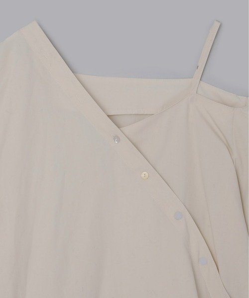 Olu.（オルドット）の「アシンメトリーショルダーブラウス（シャツ/ブラウス・レディース・ライム/ホワイト/ライトブルー/ブルー/ベージュ・FREE）」の11枚目の写真