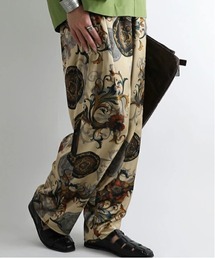 No one knows（ノーワンノーズ）の「スカーフ柄テーパードパンツ（その他パンツ）」