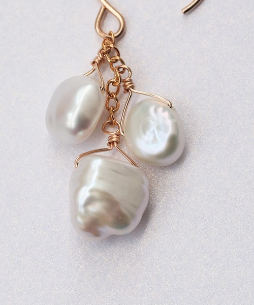 K14GF バロックパール 3粒 まるフックピアス（ピアス（両耳用））｜NOIR DE POUPEE（ノワールドプーペ）