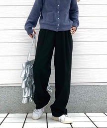 Q | テーパードタックパンツ(スラックス)