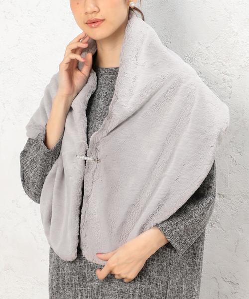 green label relaxing（グリーンレーベルリラクシング）の「GB フェイクファーケープ◆（マフラー・レディース・ライトグレー/ダークグレー・フリー）」の6枚目の写真