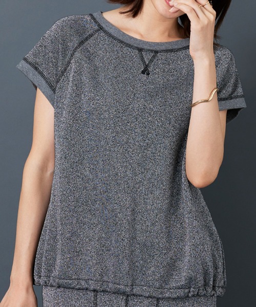 BELLUNA PLUS（ベルーナ）の「ラメ入り裏毛素材プルオーバー（Tシャツ/カットソー・レディース・チャコールグレー/ライトグレー・MEDIUM）」の3枚目の写真