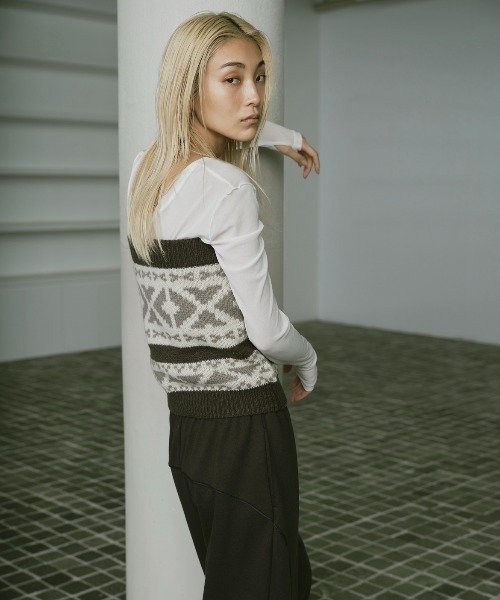 AIC.（エーアイシー）の「ノルディックパターンニットビスチェ