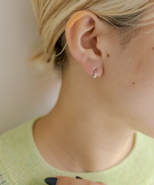 ear PAPILLONNER(イアパピヨネ)の「《スターリングシルバー使用/キャッチレス》ミニミニスリーフープピアス(ピアス(両耳用)・レディース・シルバー系その他4/ゴールド系その他6・FREE)」の9枚目の写真