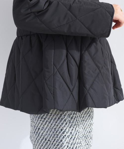 PICCIN（ピッチン）の「【WEB限定】パール付きペプラムキルトジャケット（ノーカラーコート・レディース・ブラック/オフホワイト・L/M）」の20枚目の写真