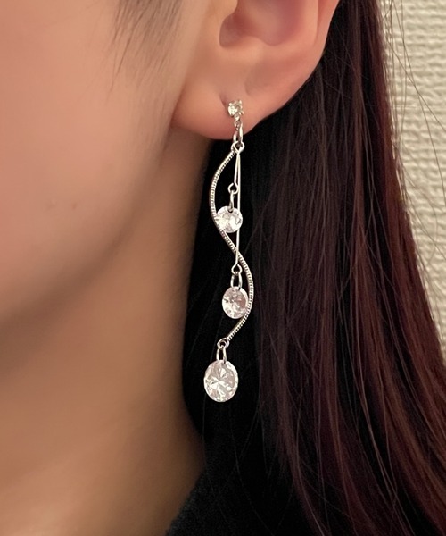 ciite'(シーテ)の「ジュエルロングチェーン & ウェーブライン ドロップピアス (両耳用)(ピアス(両耳用)・レディース・ゴールド/シルバー・FREE)」の2枚目の写真