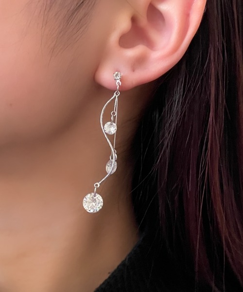 ciite'(シーテ)の「ジュエルロングチェーン & ウェーブライン ドロップピアス (両耳用)(ピアス(両耳用)・レディース・ゴールド/シルバー・FREE)」の5枚目の写真