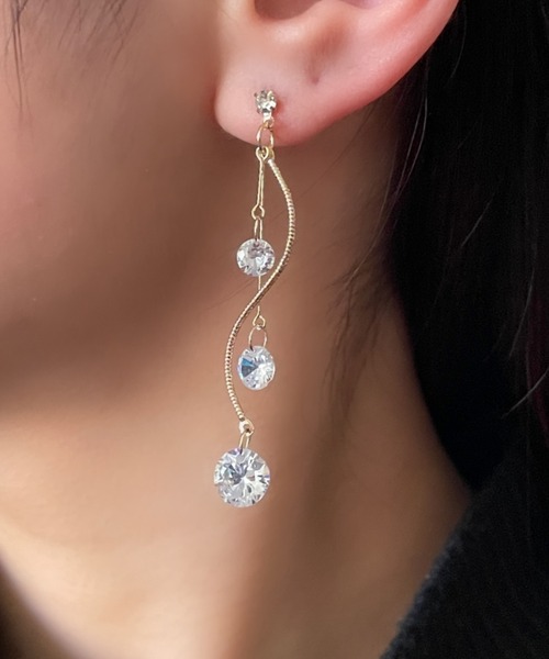 ciite'(シーテ)の「ジュエルロングチェーン & ウェーブライン ドロップピアス (両耳用)(ピアス(両耳用)・レディース・ゴールド/シルバー・FREE)」の8枚目の写真