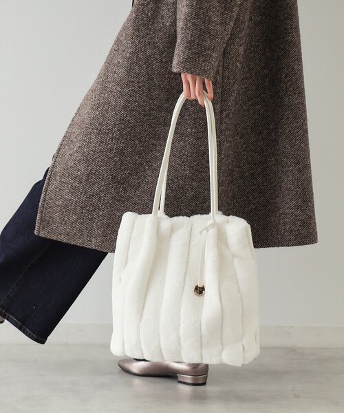 OPAQUE.CLIP（オペークドットクリップ）の「◆【A4サイズ対応/マチ付き】ストライプフェイクファートートバッグ（ショルダーバッグ・レディース・ベージュ/グレー/アイボリー/ブラック/ブラウン系・00）」の22枚目の写真