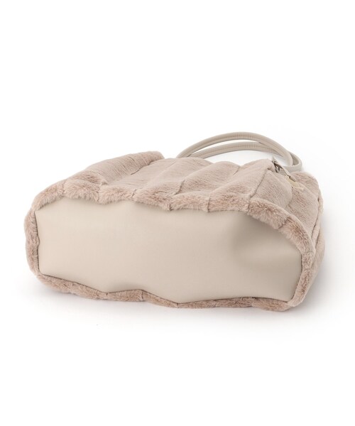 OPAQUE.CLIP（オペークドットクリップ）の「◆【A4サイズ対応/マチ付き】ストライプフェイクファートートバッグ（ショルダーバッグ・レディース・ベージュ/グレー/アイボリー/ブラック/ブラウン系・00）」の12枚目の写真