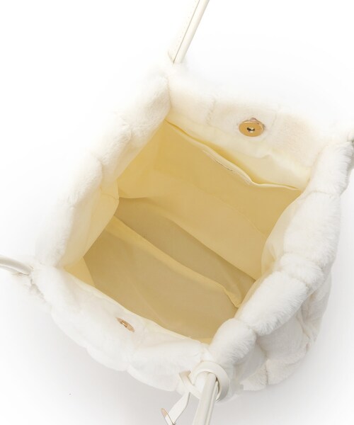 OPAQUE.CLIP（オペークドットクリップ）の「◆【A4サイズ対応/マチ付き】ストライプフェイクファートートバッグ（ショルダーバッグ・レディース・ベージュ/グレー/アイボリー/ブラック/ブラウン系・00）」の13枚目の写真