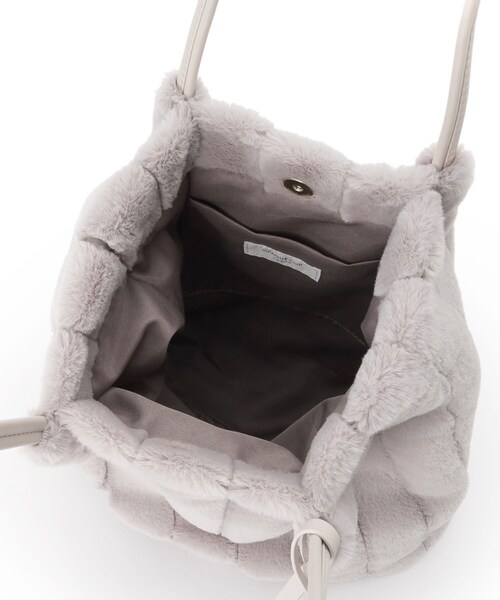 OPAQUE.CLIP（オペークドットクリップ）の「◆【A4サイズ対応/マチ付き】ストライプフェイクファートートバッグ（ショルダーバッグ・レディース・ベージュ/グレー/アイボリー/ブラック/ブラウン系・00）」の14枚目の写真