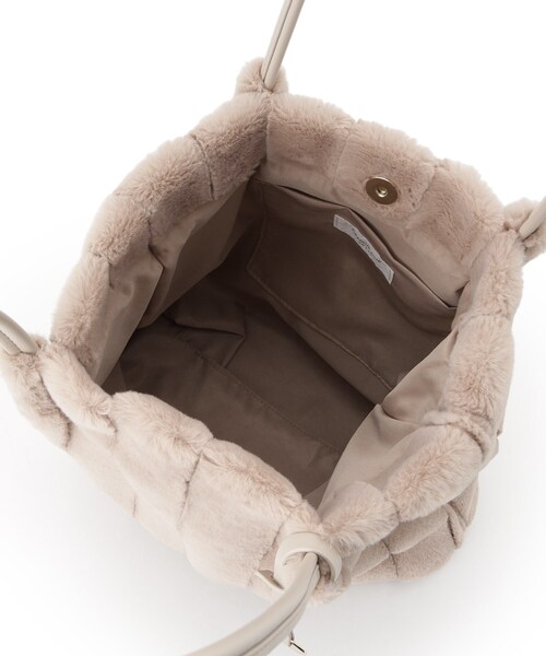 OPAQUE.CLIP（オペークドットクリップ）の「◆【A4サイズ対応/マチ付き】ストライプフェイクファートートバッグ（ショルダーバッグ・レディース・ベージュ/グレー/アイボリー/ブラック/ブラウン系・00）」の17枚目の写真