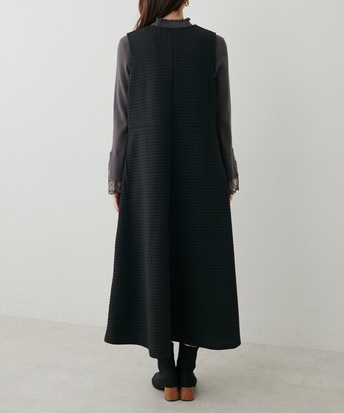 natural couture（ナチュラルクチュール）の「【mamamo】Wzipスクエアキルトカットワンピース（ワンピース・レディース・オフホワイト/チャコールグレー/ブラック・FREE）」の6枚目の写真