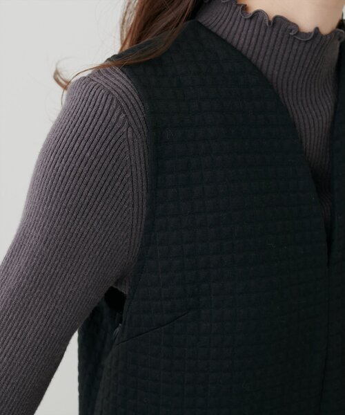 natural couture（ナチュラルクチュール）の「【mamamo】Wzipスクエアキルトカットワンピース（ワンピース・レディース・オフホワイト/チャコールグレー/ブラック・FREE）」の8枚目の写真