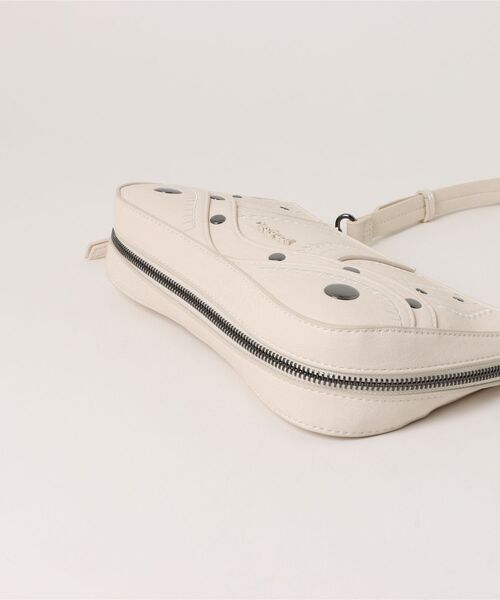 Desigual（デシグアル）の「スタッズアクセントホワイトショルダーバッグ（ボディバッグ/ウエストポーチ・レディース・ホワイト・FREE）」の3枚目の写真