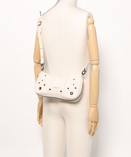 Desigual（デシグアル）の「スタッズアクセントホワイトショルダーバッグ（ボディバッグ/ウエストポーチ・レディース・ホワイト・FREE）」の6枚目の写真