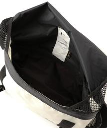 アンドワンダー　ショルダーバッグ メッセンジャーバッグ アイボリー/ブラック and wander（アンドワンダー）の「and wander（アンドワンダー