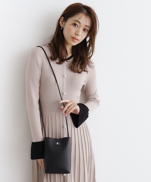 index（インデックス）の「【クリアポケット付】フラワーパーツ合皮ミニショルダーバッグ（ショルダーバッグ・レディース・グレー/ブラック/ベージュ・00）」の6枚目の写真