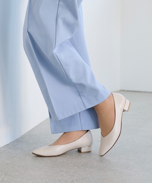 Riz raffinee（リズラフィーネ）の「センターシームパンプス（パンプス・レディース・ブラウン/アイボリー/ブラック・23cm/24.5cm/24cm/23.5cm/22.5cm）」の12枚目の写真