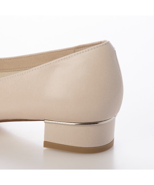 Riz raffinee（リズラフィーネ）の「センターシームパンプス（パンプス・レディース・ブラウン/アイボリー/ブラック・23cm/24.5cm/24cm/23.5cm/22.5cm）」の9枚目の写真