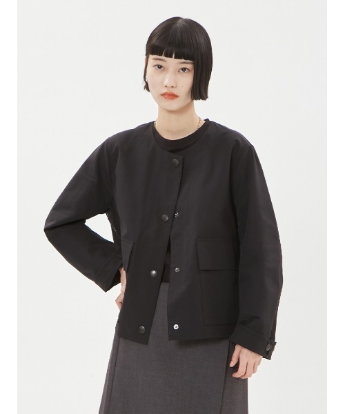 Barbour（バブアー）の「ラウンド ノーカラー ライトウェイト ジャケット"Japan Exclusive"（ノーカラージャケット・レディース・ブラック/ベージュ/ライトベージュ・SMALL/MEDIUM）」の2枚目の写真