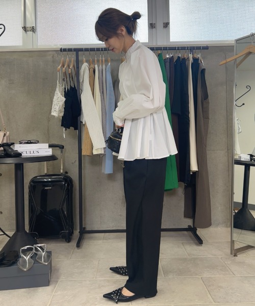 RU.TI.LE(ルチル)の「【RU.TI.LE】ノーカラーウエストタックブラウス(シャツ/ブラウス・レディース・ホワイト/ブラック/ブルー/グレイッシュベージュ・MEDIUM)」の7枚目の写真