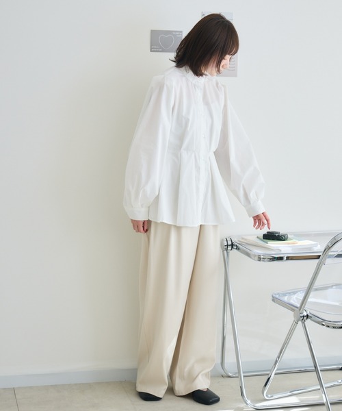 RU.TI.LE(ルチル)の「【RU.TI.LE】ノーカラーウエストタックブラウス(シャツ/ブラウス・レディース・ホワイト/ブラック/ブルー/グレイッシュベージュ・MEDIUM)」の14枚目の写真