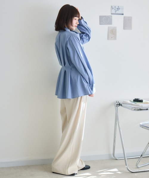 RU.TI.LE(ルチル)の「【RU.TI.LE】ノーカラーウエストタックブラウス(シャツ/ブラウス・レディース・ホワイト/ブラック/ブルー/グレイッシュベージュ・MEDIUM)」の21枚目の写真