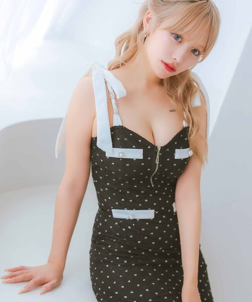 Tika(ティカ)の「キャバドレス ミニ タイト キャミソール ノースリーブチェーンリボンショルダーバストジップ総レースラメドットドレス(ドレス・レディース・ブラック/クリーム・L/XL/S/M)」の5枚目の写真