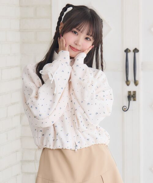 ems excite(エムズエキサイト)の「レースリボントラックJK(Tシャツ/カットソー・レディース・ピンク/ホワイト系その他/ダークグレー・FREE)」の4枚目の写真