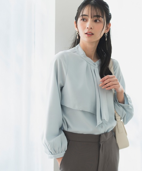 CELEN(セレン)の「【洗える/防シワ加工/UV加工/花粉防止】タックボウタイブラウス 長袖(シャツ/ブラウス・レディース・ホワイト/ブルー/ピンクベージュ・L/M/S)」の1枚目の写真