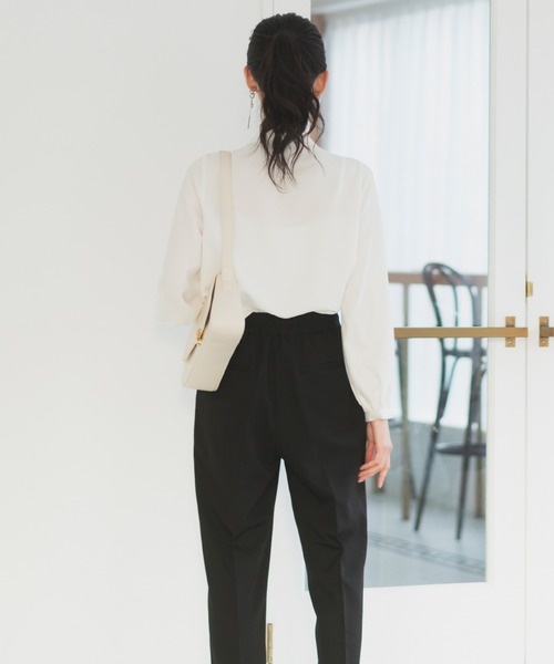 CELEN(セレン)の「【洗える/防シワ加工/UV加工/花粉防止】タックボウタイブラウス 長袖(シャツ/ブラウス・レディース・ホワイト/ブルー/ピンクベージュ・L/M/S)」の13枚目の写真