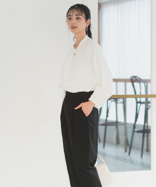 CELEN(セレン)の「【洗える/防シワ加工/UV加工/花粉防止】タックボウタイブラウス 長袖(シャツ/ブラウス・レディース・ホワイト/ブルー/ピンクベージュ・L/M/S)」の12枚目の写真