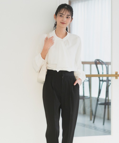 CELEN(セレン)の「【洗える/防シワ加工/UV加工/花粉防止】タックボウタイブラウス 長袖(シャツ/ブラウス・レディース・ホワイト/ブルー/ピンクベージュ・L/M/S)」の11枚目の写真