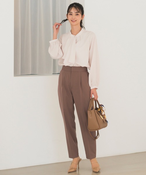 CELEN(セレン)の「【洗える/防シワ加工/UV加工/花粉防止】タックボウタイブラウス 長袖(シャツ/ブラウス・レディース・ホワイト/ブルー/ピンクベージュ・L/M/S)」の21枚目の写真