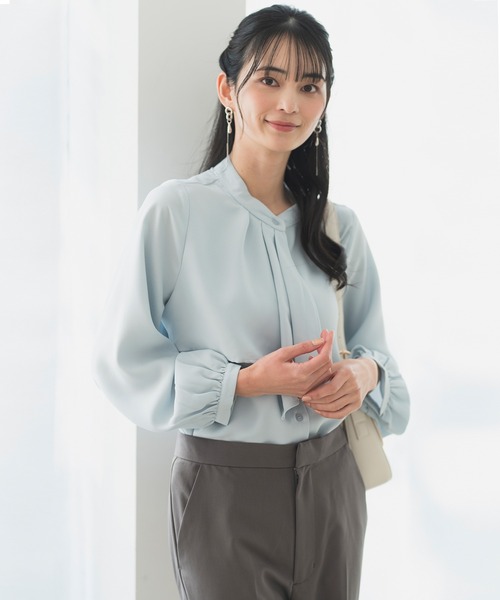 CELEN(セレン)の「【洗える/防シワ加工/UV加工/花粉防止】タックボウタイブラウス 長袖(シャツ/ブラウス・レディース・ホワイト/ブルー/ピンクベージュ・L/M/S)」の7枚目の写真