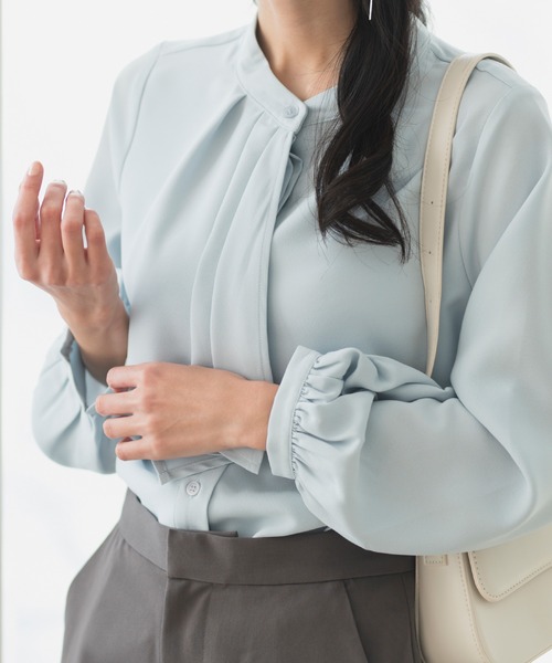 CELEN(セレン)の「【洗える/防シワ加工/UV加工/花粉防止】タックボウタイブラウス 長袖(シャツ/ブラウス・レディース・ホワイト/ブルー/ピンクベージュ・L/M/S)」の10枚目の写真