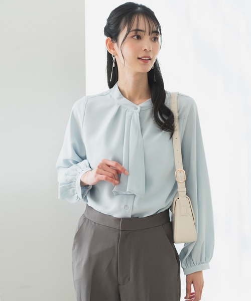 CELEN(セレン)の「【洗える/防シワ加工/UV加工/花粉防止】タックボウタイブラウス 長袖(シャツ/ブラウス・レディース・ホワイト/ブルー/ピンクベージュ・L/M/S)」の5枚目の写真