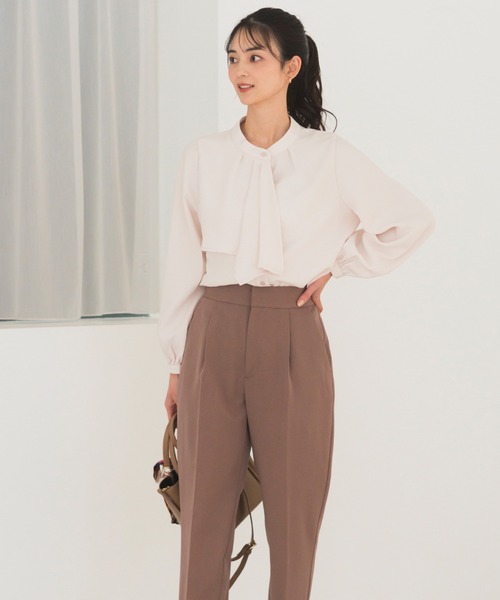 CELEN(セレン)の「【洗える/防シワ加工/UV加工/花粉防止】タックボウタイブラウス 長袖(シャツ/ブラウス・レディース・ホワイト/ブルー/ピンクベージュ・L/M/S)」の19枚目の写真