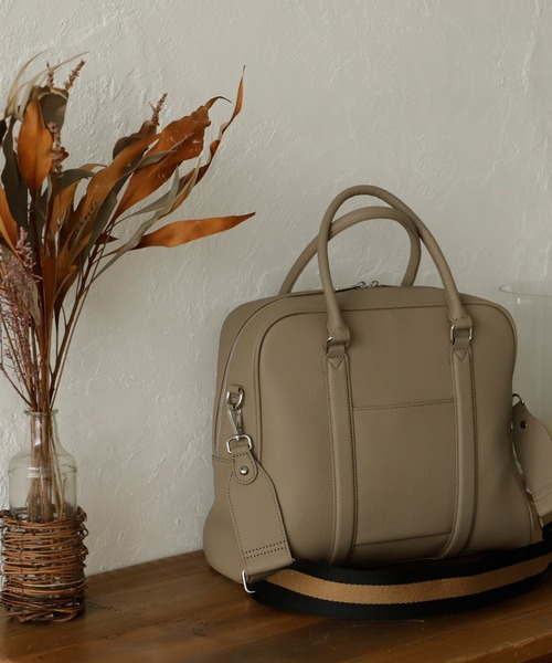 VitaFelice（ヴィータフェリーチェ）の「本革2wayスクエアボストンバッグ（ボストンバッグ・レディース・ブラック/ダークグレー/ベージュ系・FREE）」の3枚目の写真