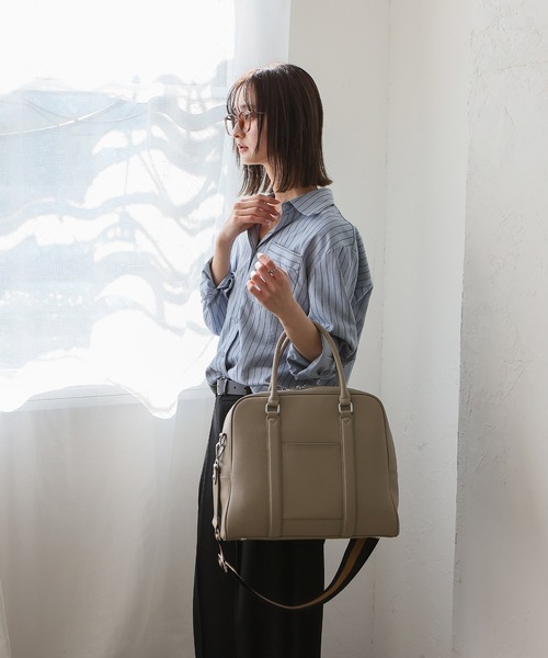 VitaFelice（ヴィータフェリーチェ）の「本革2wayスクエアボストンバッグ（ボストンバッグ・レディース・ブラック/ダークグレー/ベージュ系・FREE）」の6枚目の写真