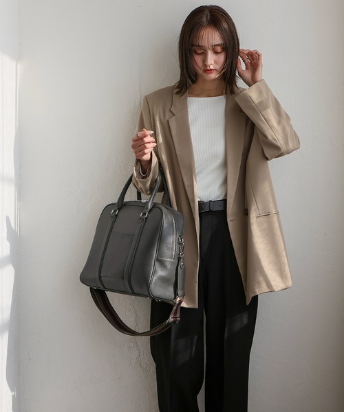 VitaFelice（ヴィータフェリーチェ）の「本革2wayスクエアボストンバッグ（ボストンバッグ・レディース・ブラック/ダークグレー/ベージュ系・FREE）」の15枚目の写真