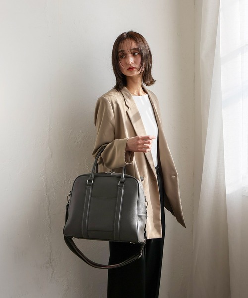 VitaFelice（ヴィータフェリーチェ）の「本革2wayスクエアボストンバッグ（ボストンバッグ・レディース・ブラック/ダークグレー/ベージュ系・FREE）」の16枚目の写真