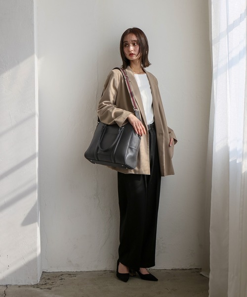 VitaFelice（ヴィータフェリーチェ）の「本革2wayスクエアボストンバッグ（ボストンバッグ・レディース・ブラック/ダークグレー/ベージュ系・FREE）」の19枚目の写真