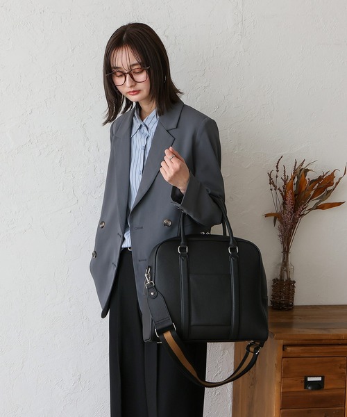 VitaFelice（ヴィータフェリーチェ）の「本革2wayスクエアボストンバッグ（ボストンバッグ・レディース・ブラック/ダークグレー/ベージュ系・FREE）」の21枚目の写真