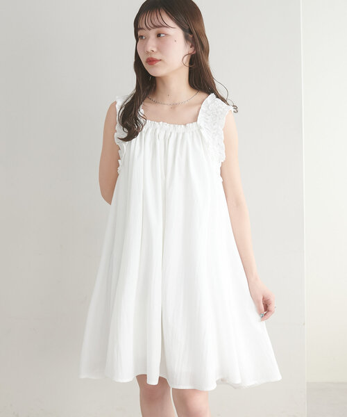 DISCOAT(ディスコート)の「【umm.】WEB限定肩フリルミニワンピース(ワンピース・レディース・オフホワイト/ブラック・FREE)」の5枚目の写真